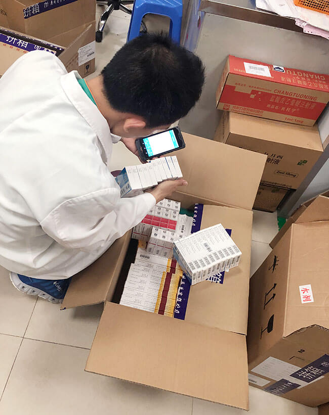 智能收货-扫码入库药品入库上线前后对比上线前:医院药品手工录入his